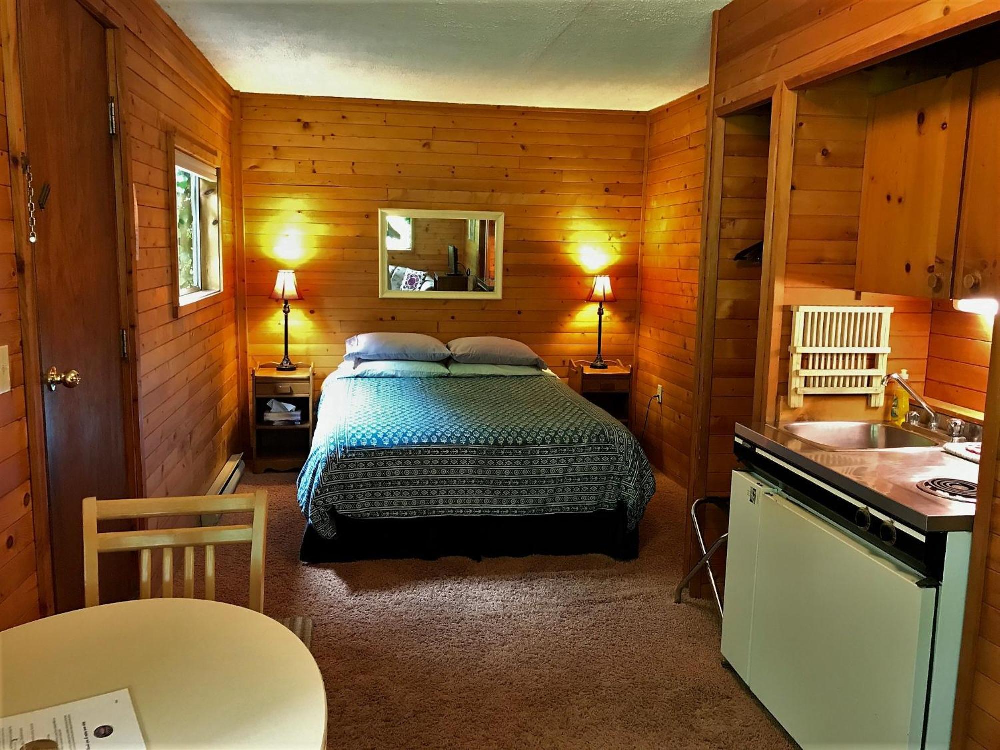 Driftwood Village Resort Sturdies Bay Exterior foto