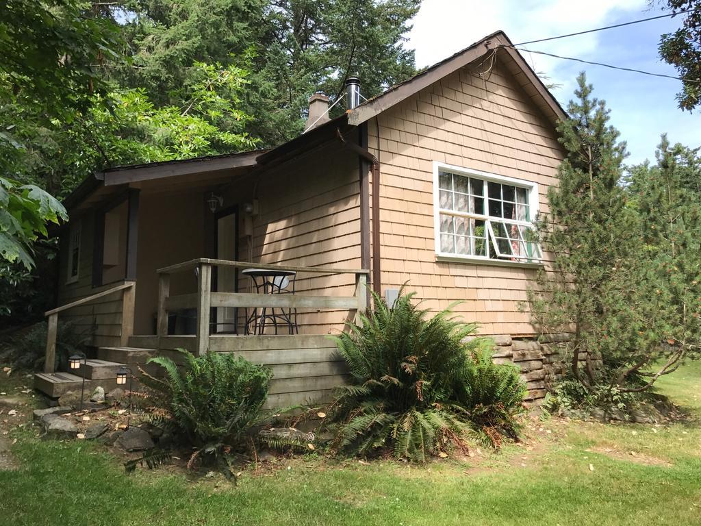 Driftwood Village Resort Sturdies Bay Exterior foto
