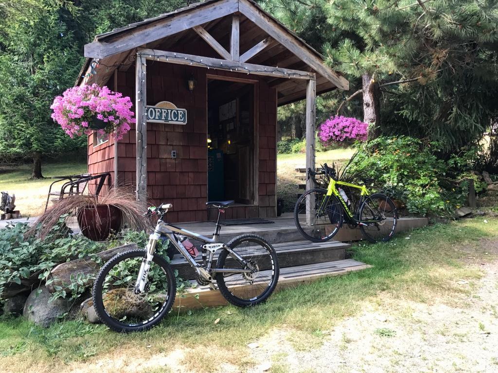 Driftwood Village Resort Sturdies Bay Exterior foto