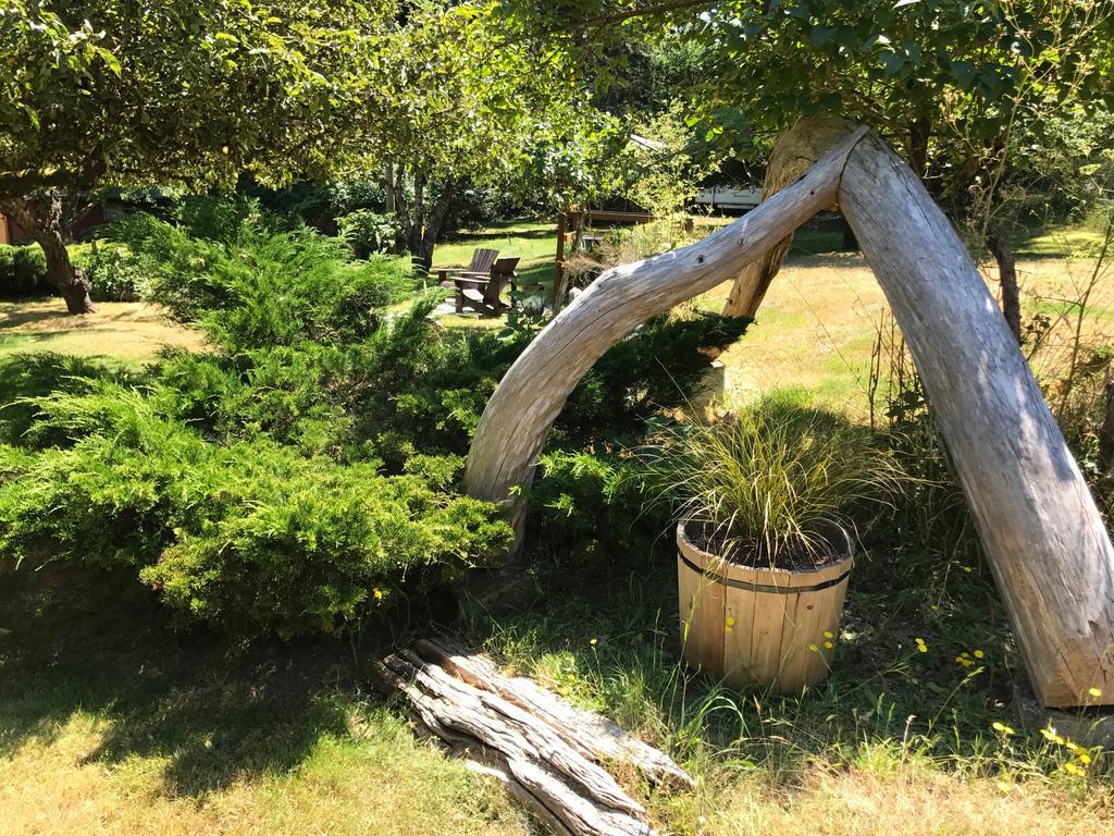 Driftwood Village Resort Sturdies Bay Exterior foto
