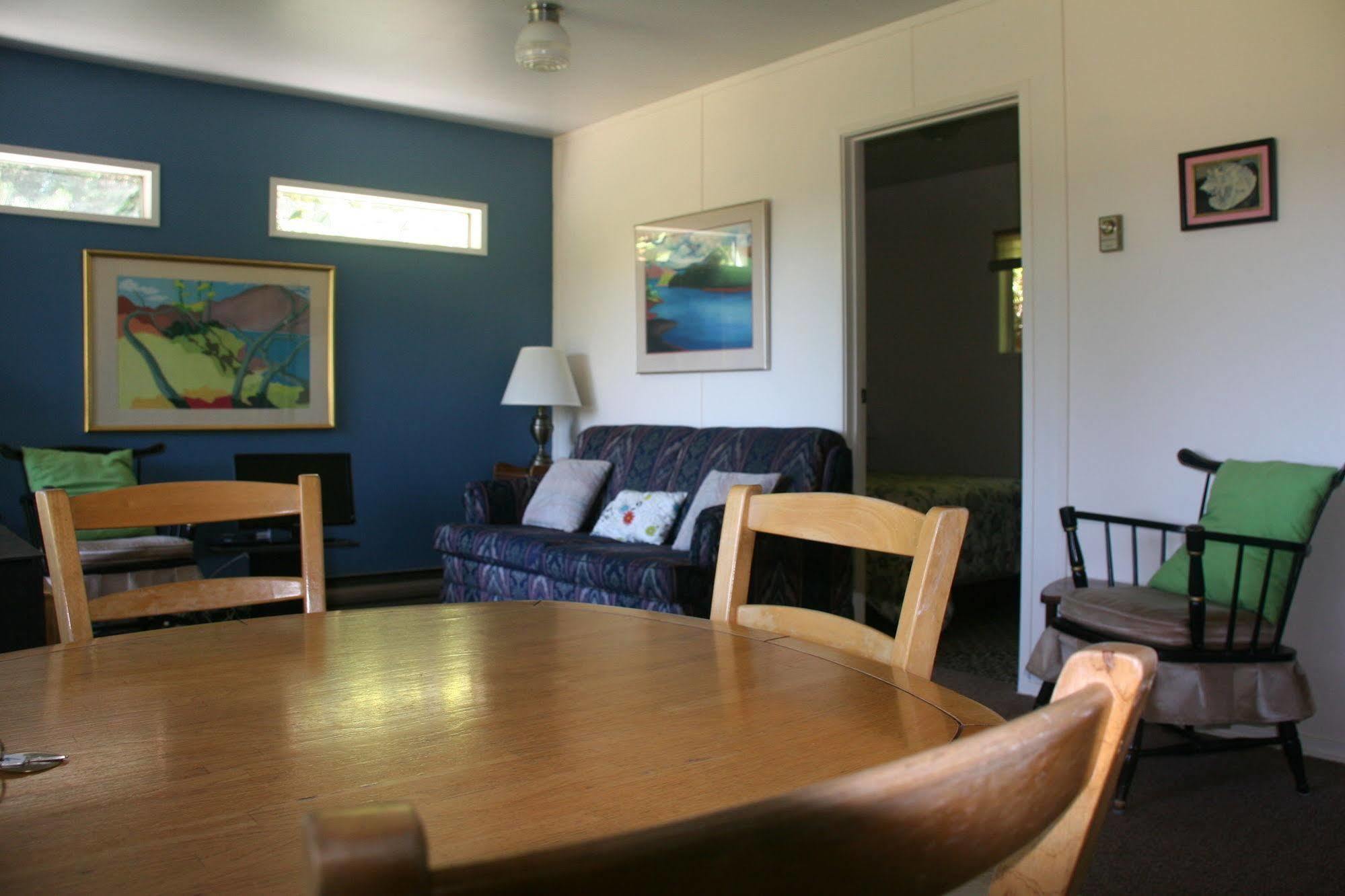 Driftwood Village Resort Sturdies Bay Exterior foto