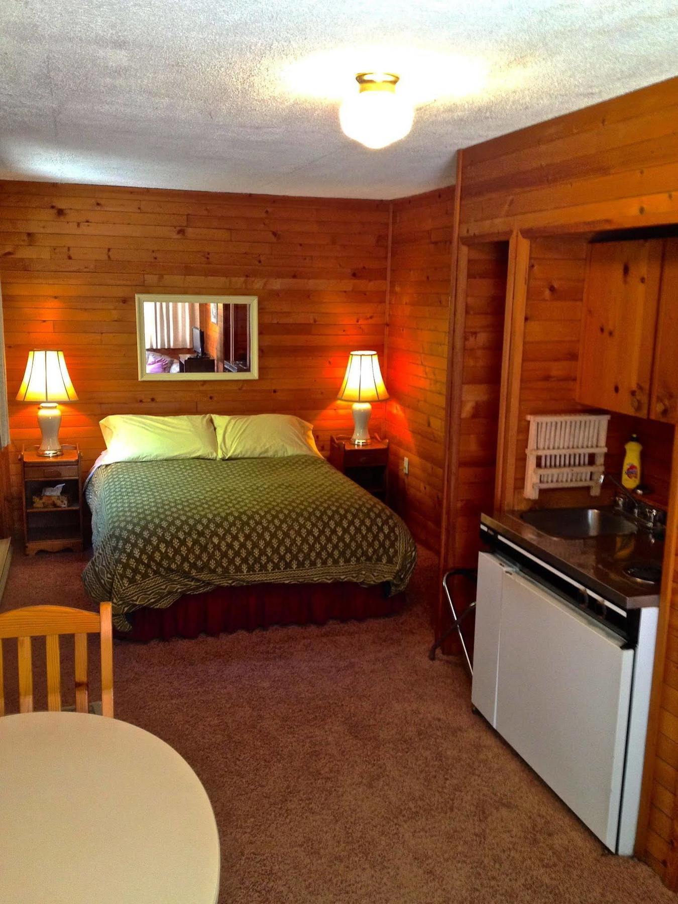 Driftwood Village Resort Sturdies Bay Exterior foto