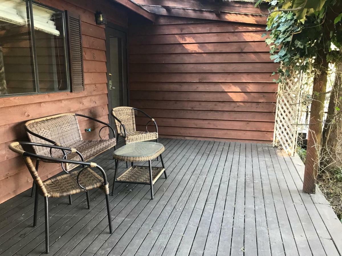 Driftwood Village Resort Sturdies Bay Exterior foto