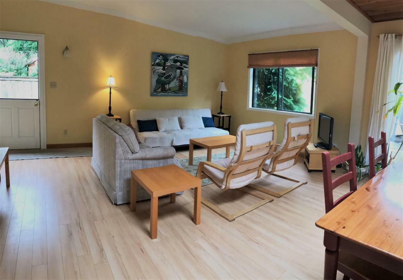 Driftwood Village Resort Sturdies Bay Exterior foto
